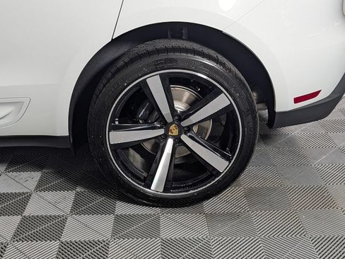 New 2026 Porsche Macan AWD/4WD image 12