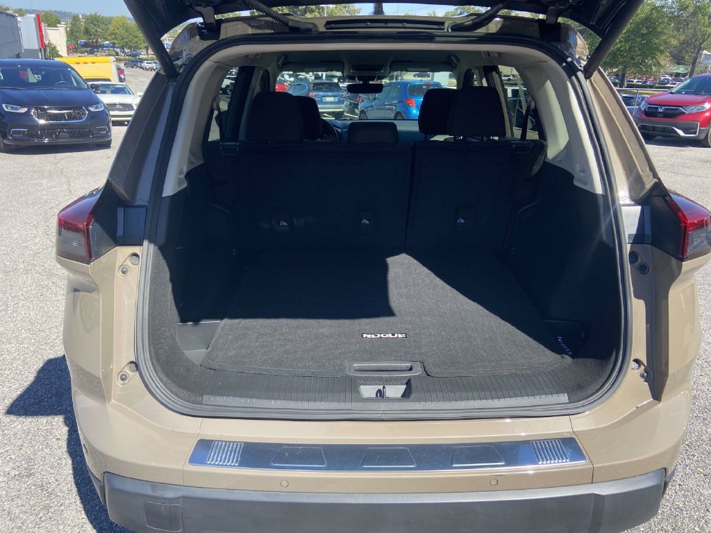 Used 2024 Nissan Rogue SV FWD image 5