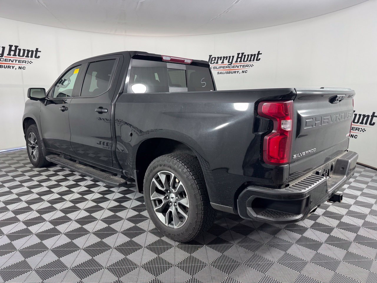 Used 2023 Chevrolet Silverado 1500 RST AWD/4WD image 9