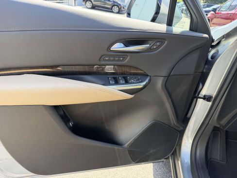 Certified 2025 Cadillac XT4 Premium Luxury FWD image 19