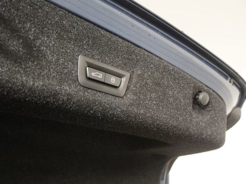 Certified 2025 BMW 330i Sedan image 18