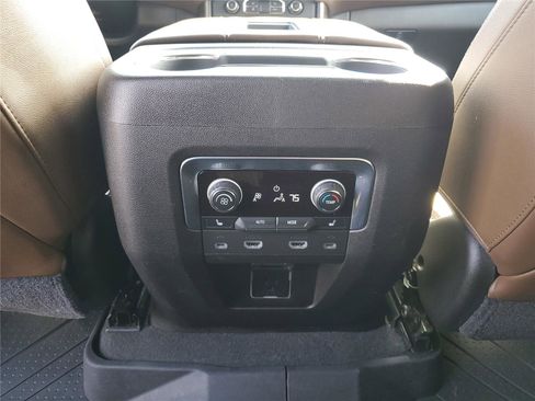 Used 2021 Chevrolet Tahoe High Country w/ Premium Package image 12