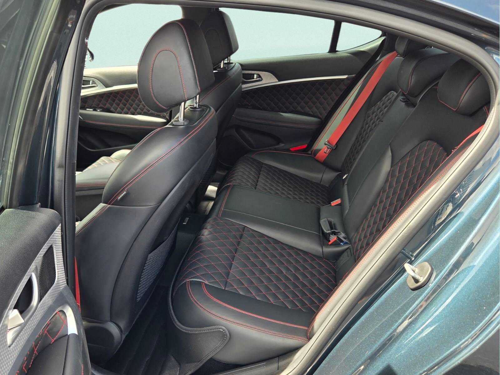 Used 2022 Genesis G70 3.3T RWD image 11