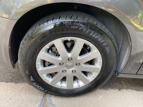 Used 2016 Chrysler Town & Country Touring image 28