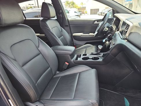 Used 2022 Kia Sportage Nightfall Edition FWD image 10