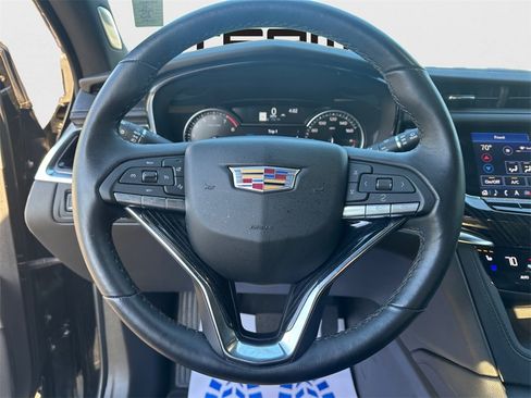 Used 2025 Cadillac XT6 Premium Luxury image 17