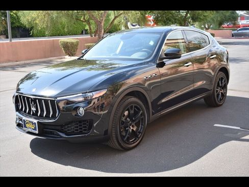 Used 2018 Maserati Levante AWD/4WD image 3