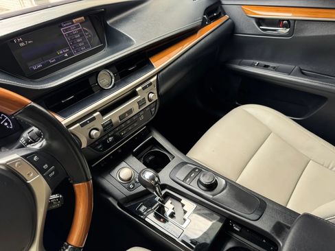 Used 2013 Lexus ES 300h w/ Premium Pkg FWD image 34