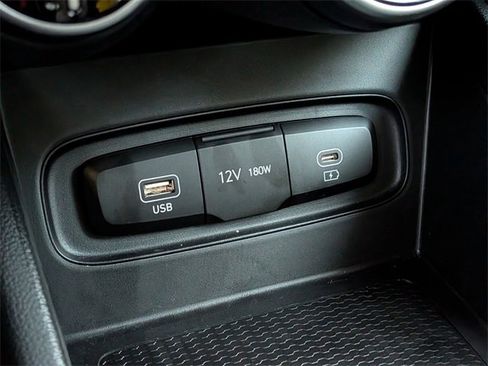 Used 2025 Hyundai Venue SEL image 23