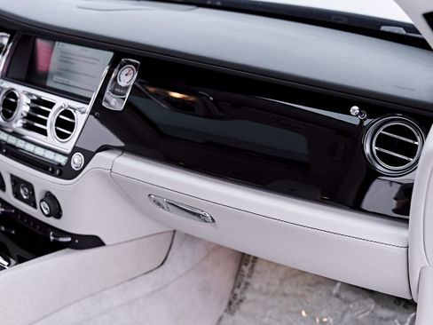 Used 2014 Rolls-Royce Wraith RWD image 44