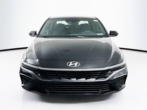 Certified 2025 Hyundai Elantra SEL FWD image 2