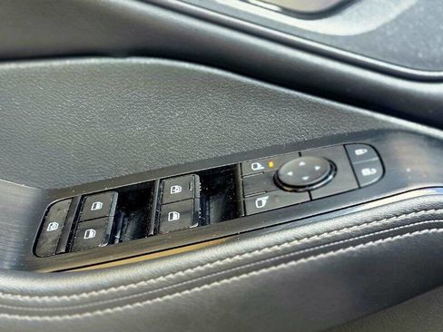 Used 2024 Nissan Rogue SV AWD/4WD image 16