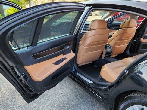 Used 2011 BMW 750Li xDrive image 29