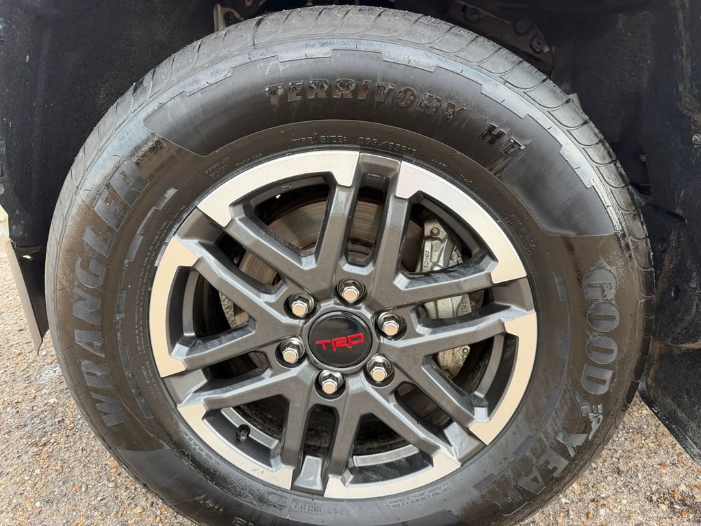 Used 2025 Toyota Tacoma TRD Sport AWD/4WD image 14