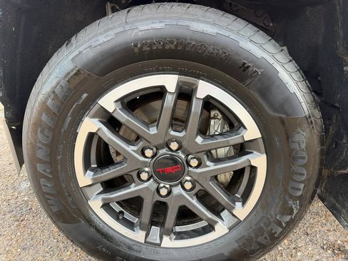 Used 2025 Toyota Tacoma TRD Sport AWD/4WD image 14