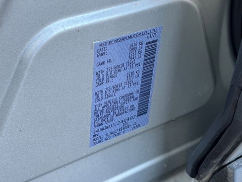 Used 2025 Nissan Pathfinder SV image 31