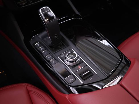 Used 2022 Maserati Levante GT image 19