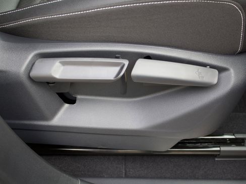 New 2026 Volkswagen Atlas SE image 40