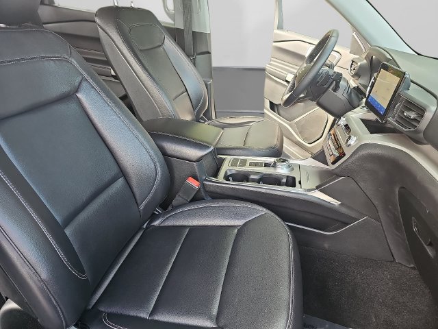 Used 2020 Ford Explorer XLT w/ Equipment Group 202A RWD image 12