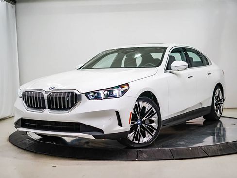 Used 2025 BMW i5 xDrive40 w/ Premium Package AWD/4WD image 1