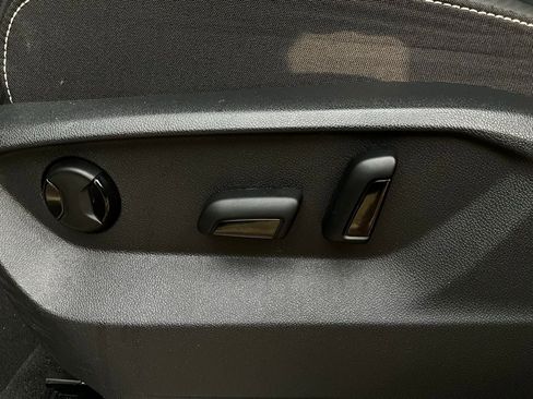 Used 2025 Volkswagen Atlas Cross Sport SE image 11