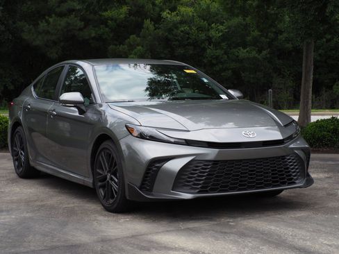 Used 2026 Toyota Camry SE w/ Multimedia Upgrade Package FWD image 4