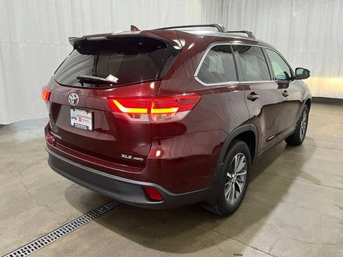 Certified 2019 Toyota Highlander XLE AWD/4WD image 4