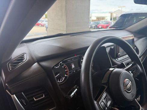 Used 2023 Nissan Rogue SV image 35