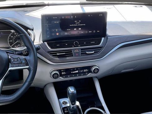 Used 2023 Nissan Altima 2.5 SL AWD/4WD image 6