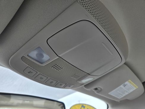 Used 2017 Ford Fusion SE FWD image 16