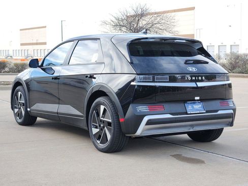 New 2026 Hyundai Ioniq 5 SEL image 3