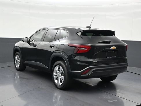 Used 2024 Chevrolet Trax LS FWD image 3
