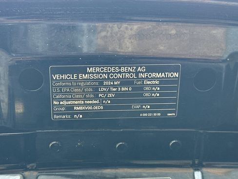 Used 2024 Mercedes-Benz EQB 300 4MATIC image 23