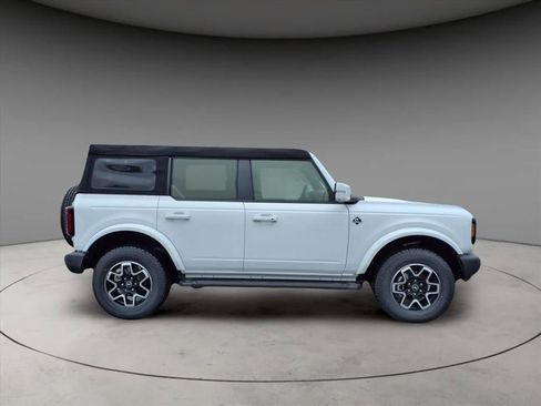 Used 2024 Ford Bronco Outer Banks image 9