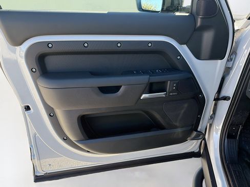 New 2026 Land Rover Defender 130 X-Dynamic SE image 24