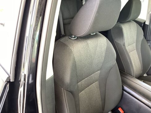 Used 2025 Nissan Rogue SV FWD image 17