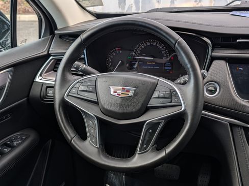 Used 2017 Cadillac XT5 Luxury w/ Driver Awareness Package FWD image 17