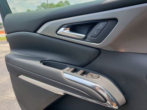 New 2026 Chevrolet Traverse LT w/ Sun and Wheel Package FWD image 15