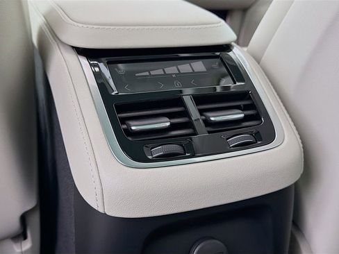 New 2026 Volvo XC90 T8 Ultra w/ Protection Package AWD/4WD image 27