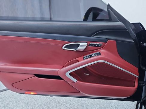 Used 2018 Porsche 911 Carrera 4 GTS image 37