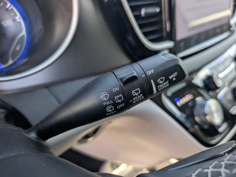 Used 2024 Chrysler Pacifica Touring-L FWD image 24