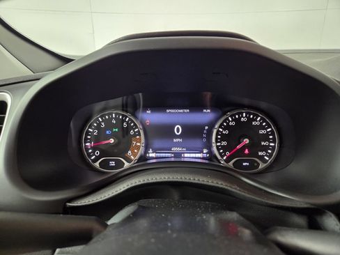 Used 2021 Jeep Renegade Latitude FWD image 19