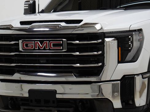 Used 2025 GMC Sierra 2500 SLT w/ SLT Premium Package AWD/4WD image 10