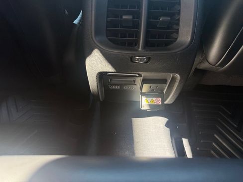Used 2019 Jeep Cherokee Limited AWD/4WD image 12