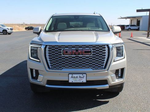 Used 2021 GMC Yukon XL Denali w/ Denali Premium Package image 11