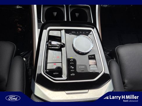 Used 2025 BMW 760i xDrive w/ Premium Package image 31
