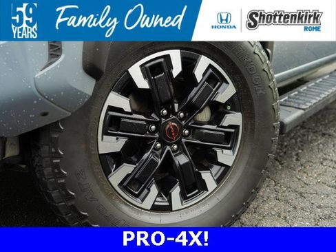 Used 2023 Nissan Frontier PRO-4X w/ Technology Package image 4