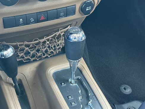 Used 2014 Jeep Wrangler Unlimited Rubicon w/ Connectivity Group AWD/4WD image 22