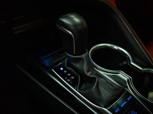 Used 2020 Toyota Camry XSE image 21