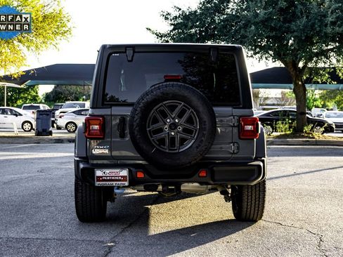 Used 2023 Jeep Wrangler Unlimited Sahara image 6